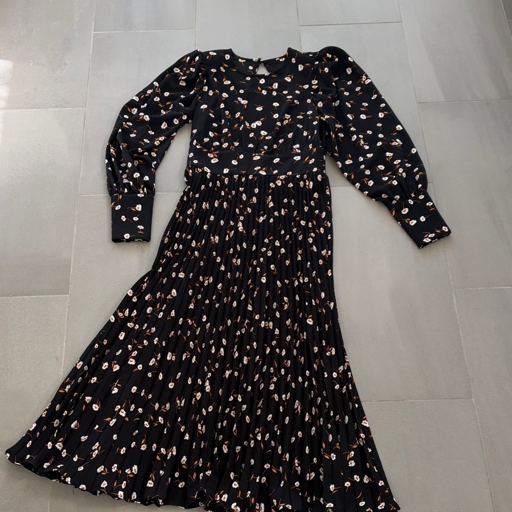AFRM Black Floral Pleated Long-Sleeve Midi Dress w cutout on the back nwot